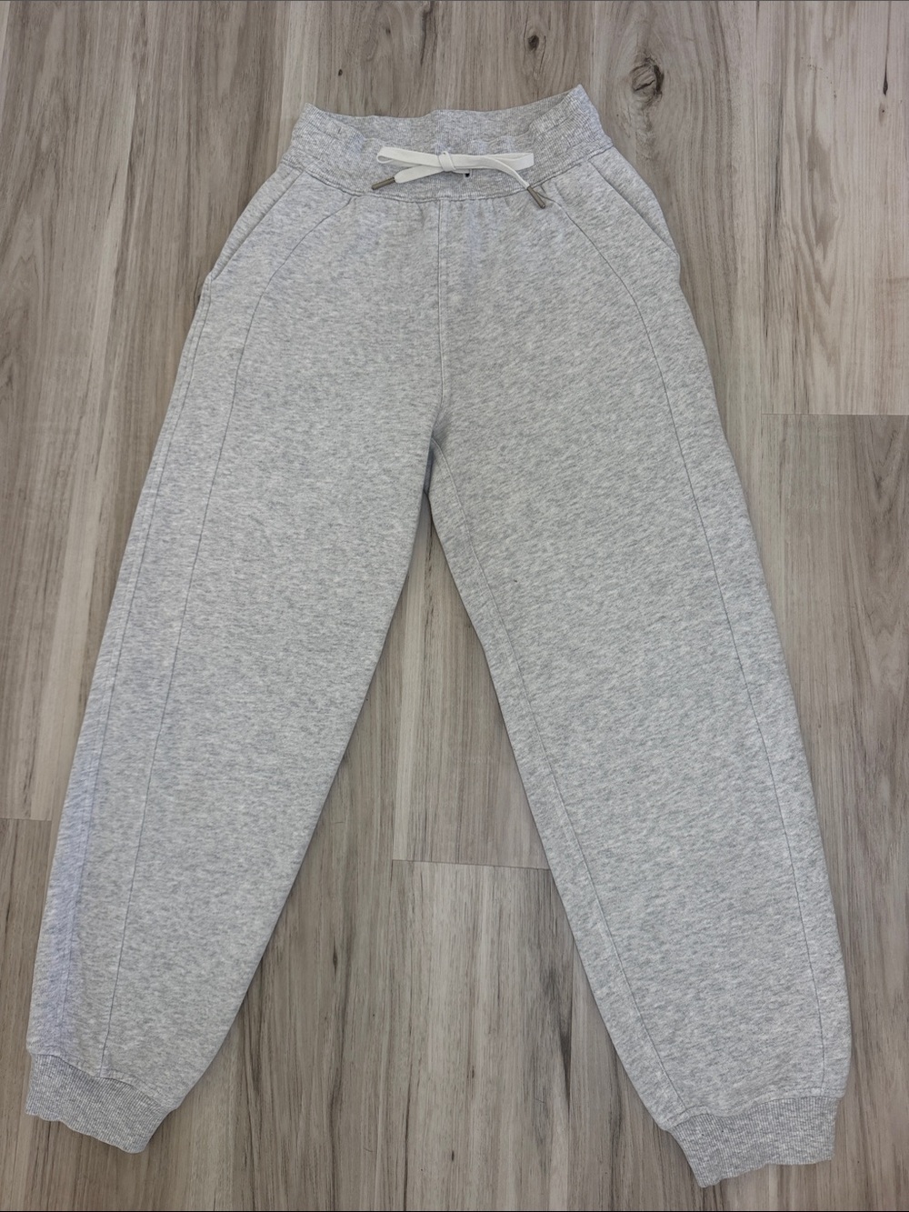 Lululemon Women’s Light Gray Joggers size 0
PERFECT CONDITION - Picture 2 of 14